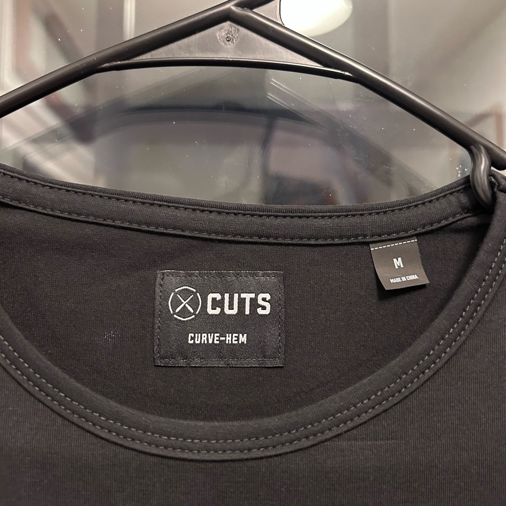 CUTS clothing black AO Curve-Hem Tee in Medium